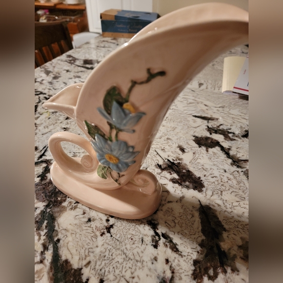 Vintage Hull art vase - Picture 2 of 3